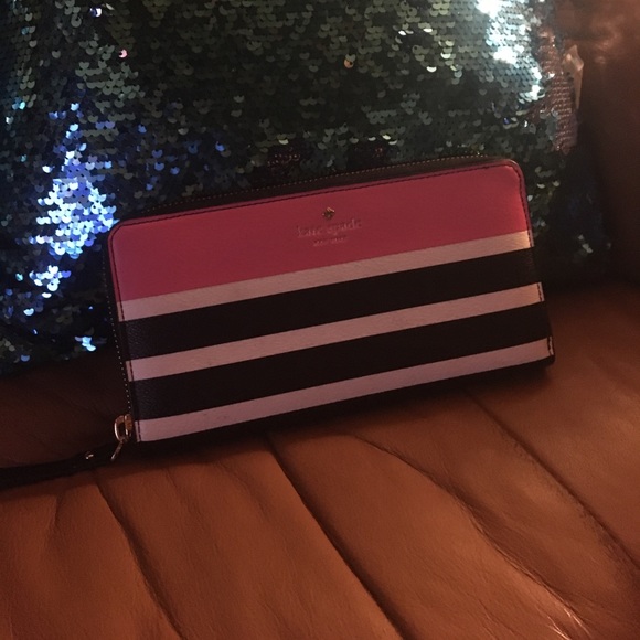 Kate spade multiple sections wallet - Picture 1 of 6